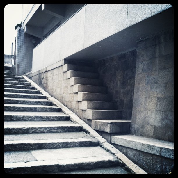 谷六のトマソン（純粋階段）