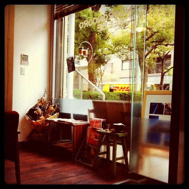 南大江公園そばのコーヒーショップにて