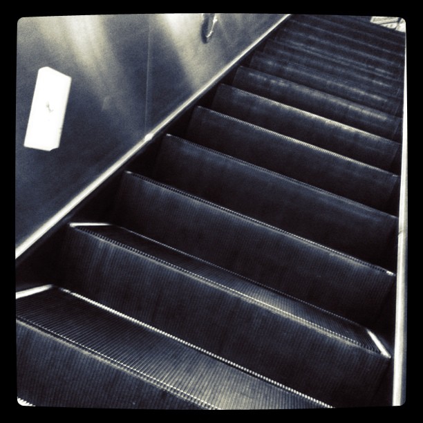 どこかのエスカレーター