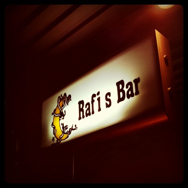 Rafi's Barの看板