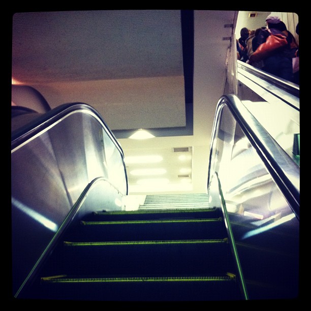 通勤ルートのエスカレーター