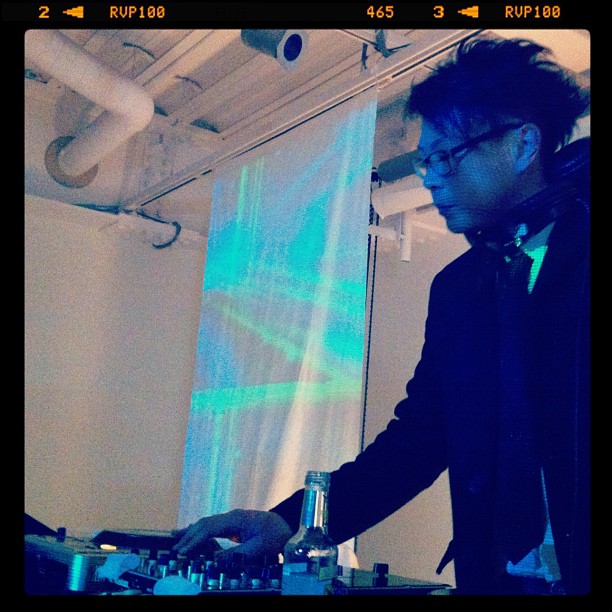 同僚氏のDJプレイ